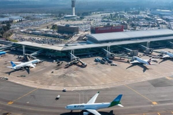 Cierra durante tres días Aeroparque: cuántos vuelos se mudan a Ezeiza y a qué hora reabre el jueves
