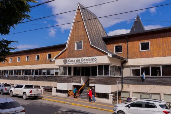 Conflicto docente: Gobierno aplicó nuevamente los descuentos y prepara un decreto de recomposición salarial