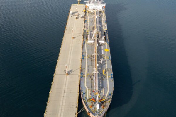 Denuncian que Prefectura Naval autorizó las operaciones del petrolero inglés en Río Cullen