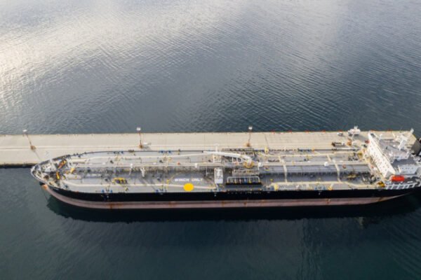 Diputados del PJ federal piden informes al Gobierno por el amarre del petrolero británico en Ushuaia