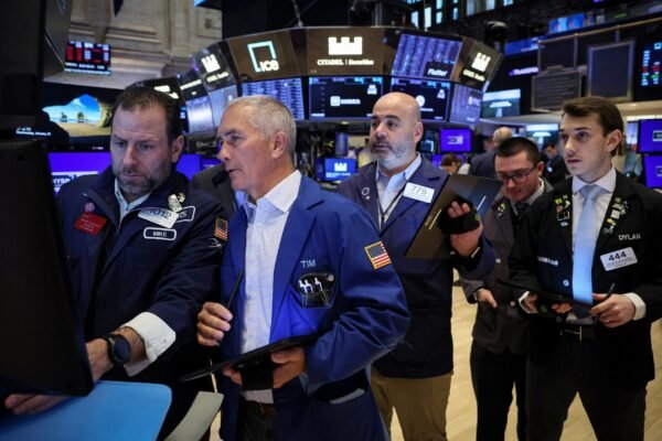 Fuerte tensión financiera: el riesgo país alcanzó su mayor nivel en tres meses tras el desplome de los mercados globales