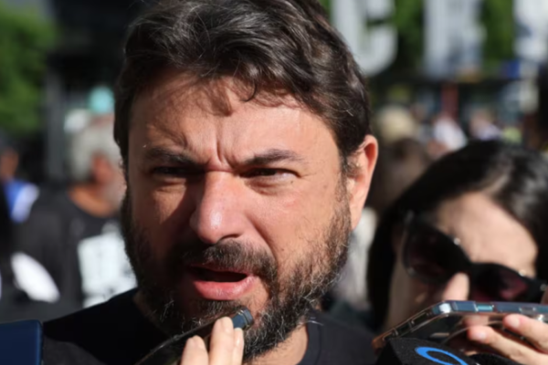 Grabois pidió al Gobierno que “expulse inmediatamente” de Tierra del Fuego al barco petrolero de bandera británica