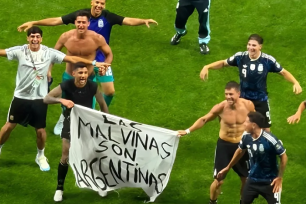 ¿Llegan las dos a Río Grande? La bandera de Malvinas del Mundial tendría destino fueguino