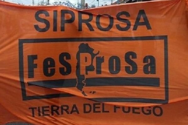 Sobrecarga por falta de médicos y reclamo de mejoras salariales