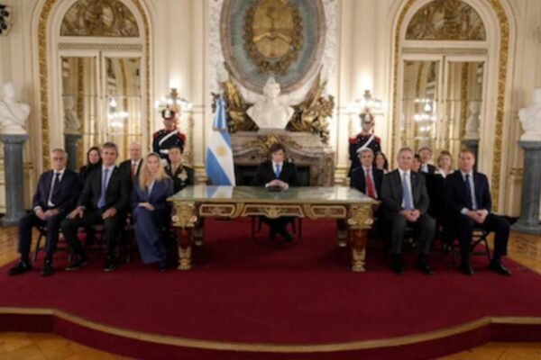 Milei redobla la apuesta por la soberanía: construirá una base naval en Tierra del Fuego y aplicará sanciones a petroleras